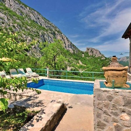 Holiday Home With A Private Pool Podspilje  Екстериор снимка