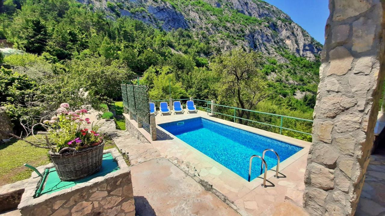 Holiday Home With A Private Pool Podspilje  Екстериор снимка