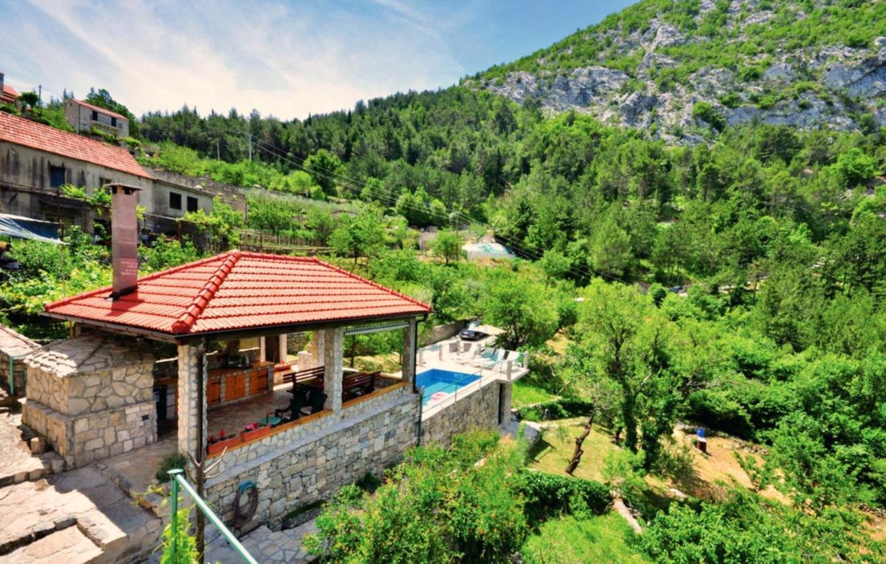 Holiday Home With A Private Pool Podspilje  Екстериор снимка