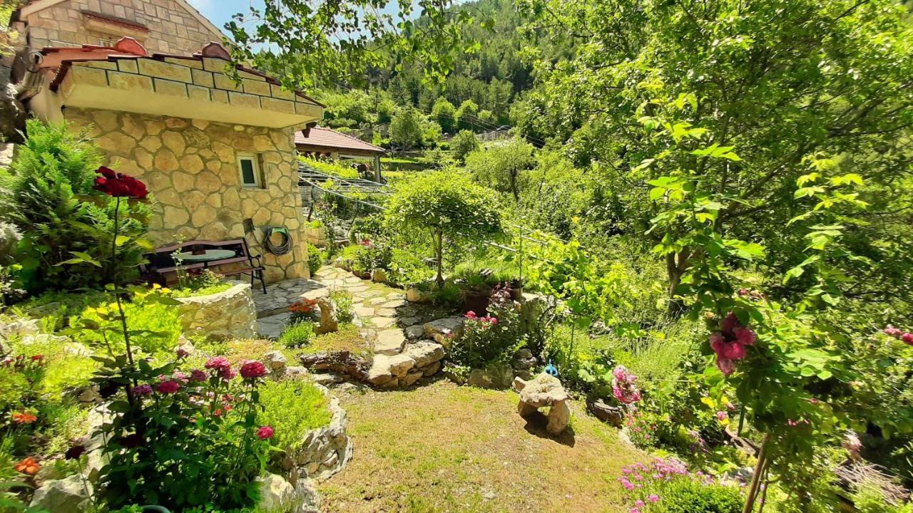 Holiday Home With A Private Pool Podspilje  Екстериор снимка