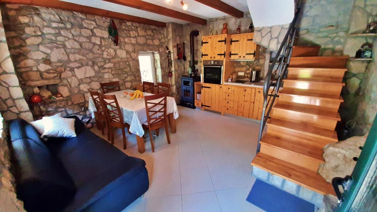 Holiday Home With A Private Pool Podspilje  Екстериор снимка
