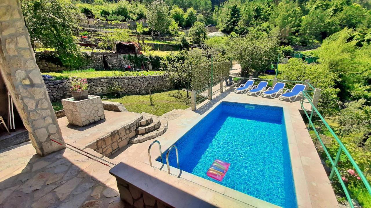 Holiday Home With A Private Pool Podspilje  Екстериор снимка