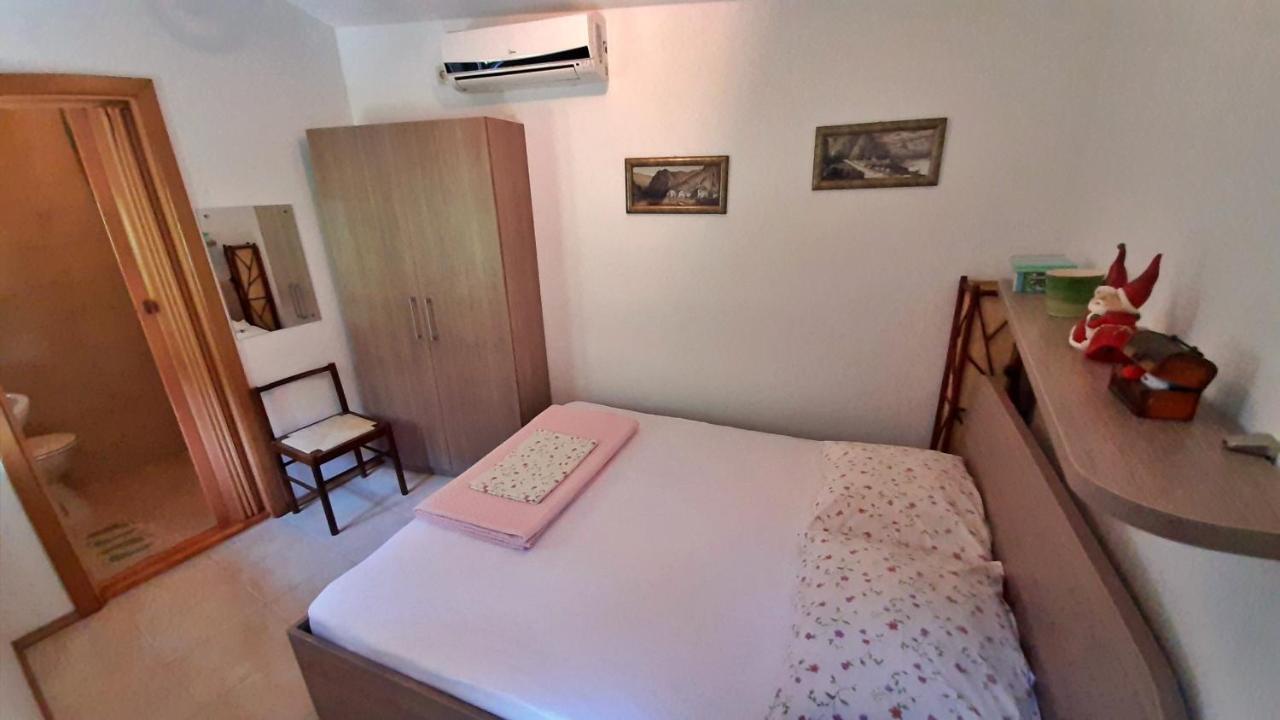 Holiday Home With A Private Pool Podspilje  Екстериор снимка