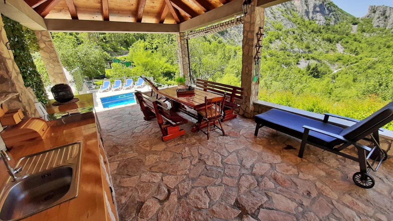 Holiday Home With A Private Pool Podspilje  Екстериор снимка