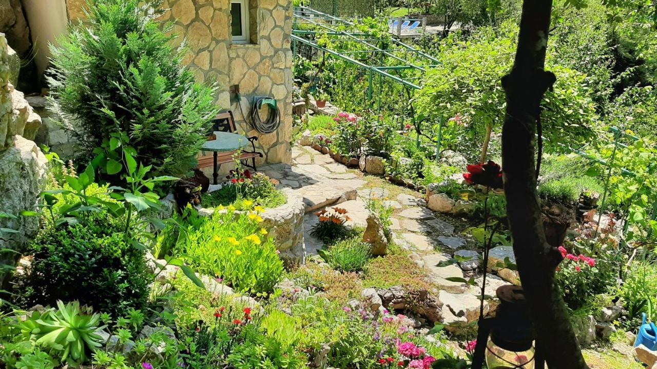 Holiday Home With A Private Pool Podspilje  Екстериор снимка
