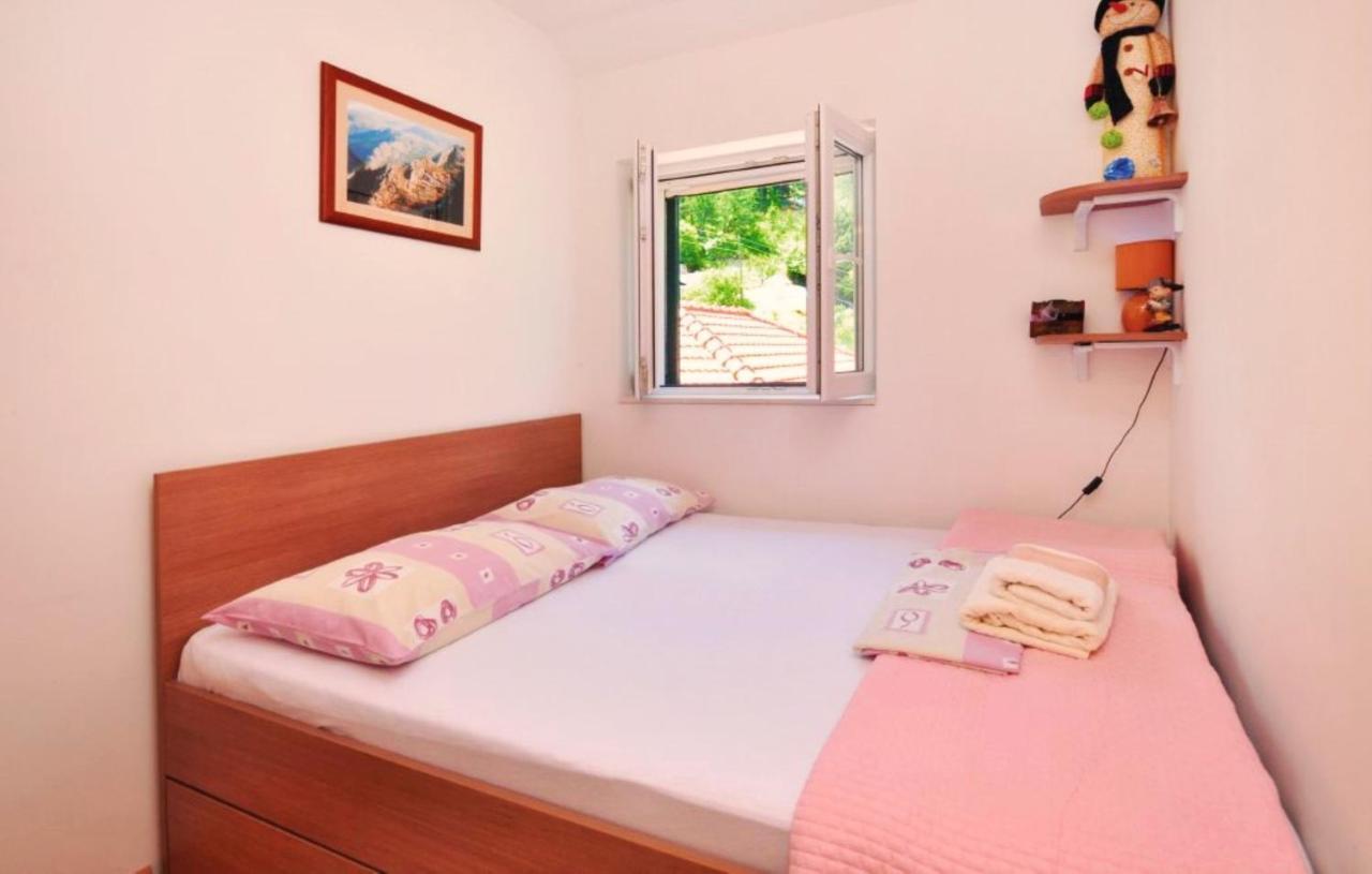 Holiday Home With A Private Pool Podspilje  Екстериор снимка