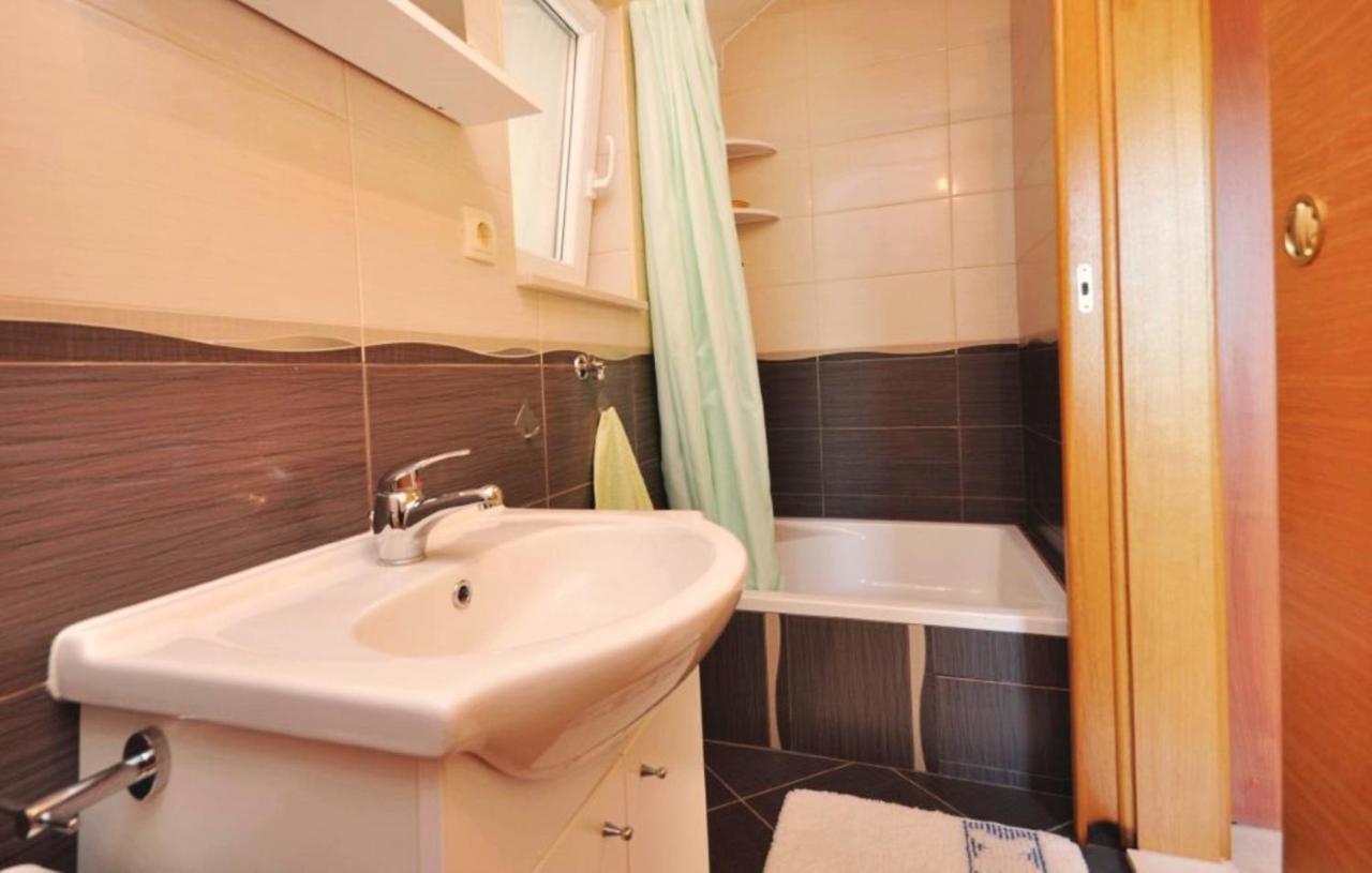 Holiday Home With A Private Pool Podspilje  Екстериор снимка