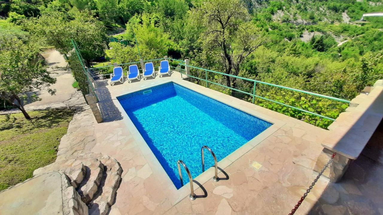 Holiday Home With A Private Pool Podspilje  Екстериор снимка